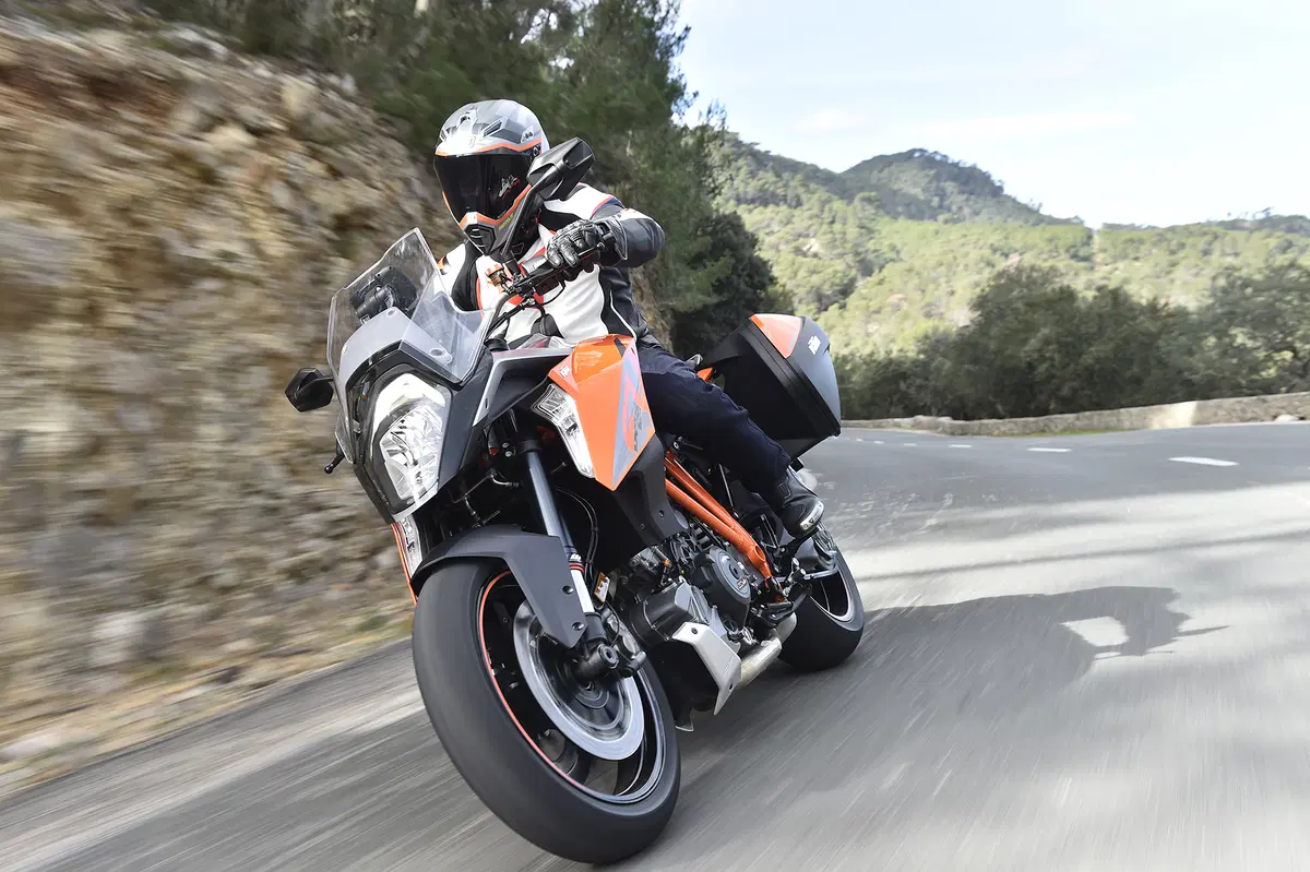 KTM SuperDuke 1290 GT (3)