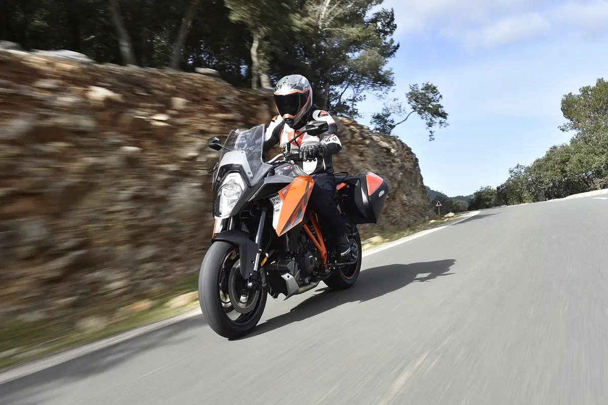 KTM SuperDuke 1290 GT (4)