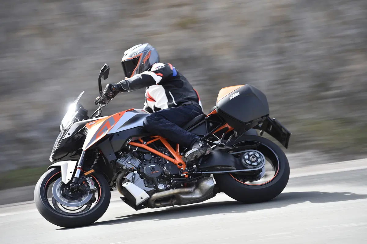 KTM SuperDuke 1290 GT (9)