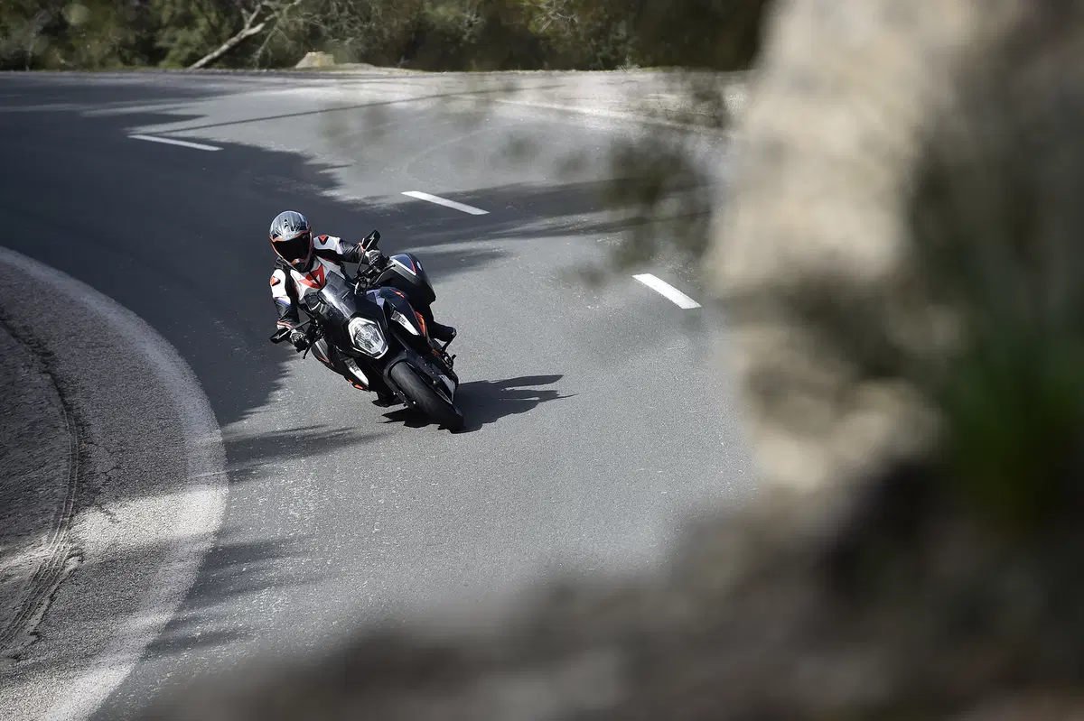KTM SuperDuke 1290 GT (7)