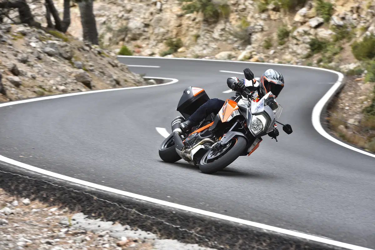 KTM SuperDuke 1290 GT (6)
