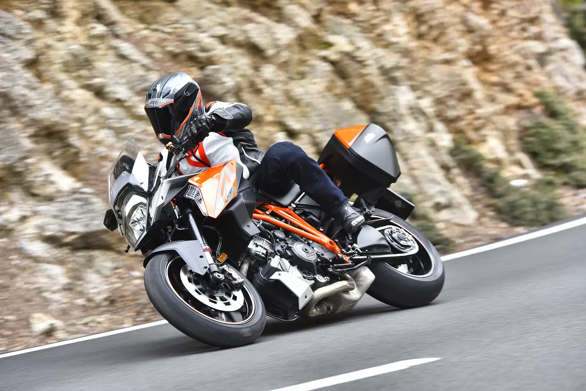 KTM SuperDuke 1290 GT (10)
