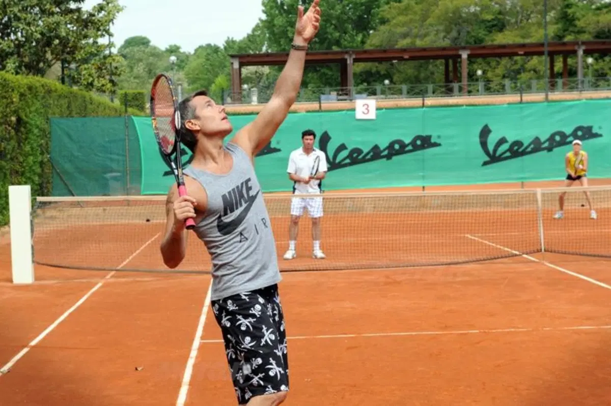 Una Vespa S 50 College al vincitore del Vespa Tennis Tour (2)