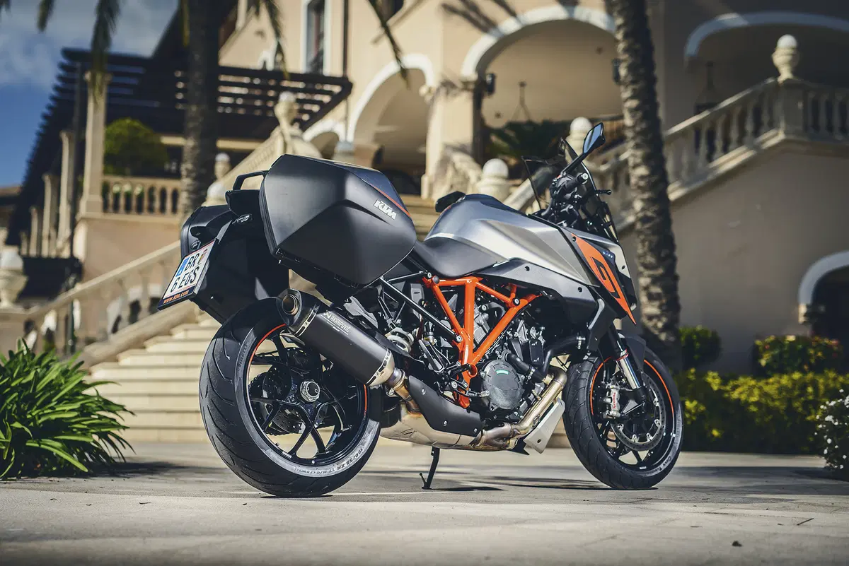 KTM SuperDuke 1290 GT (14)