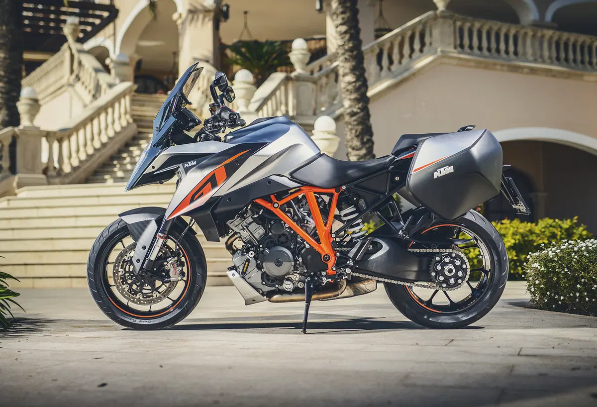 KTM SuperDuke 1290 GT (16)