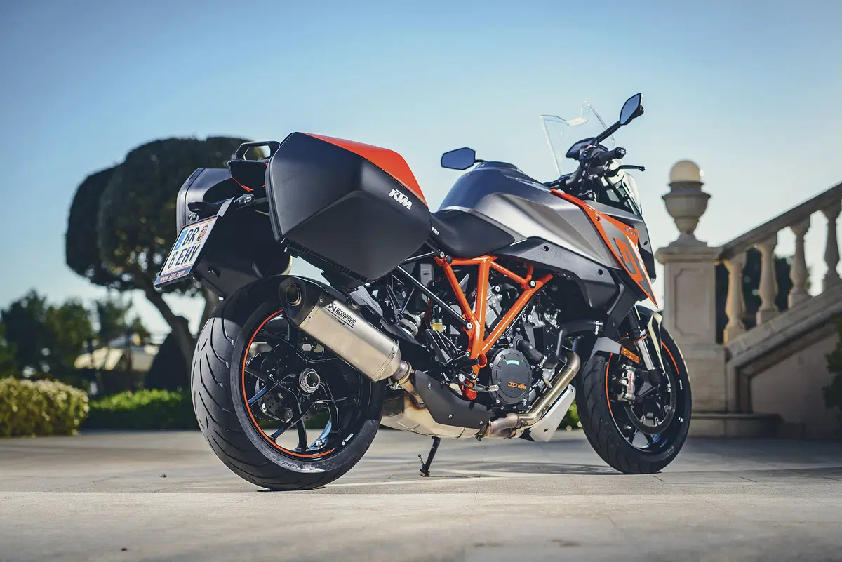 KTM SuperDuke 1290 GT (17)