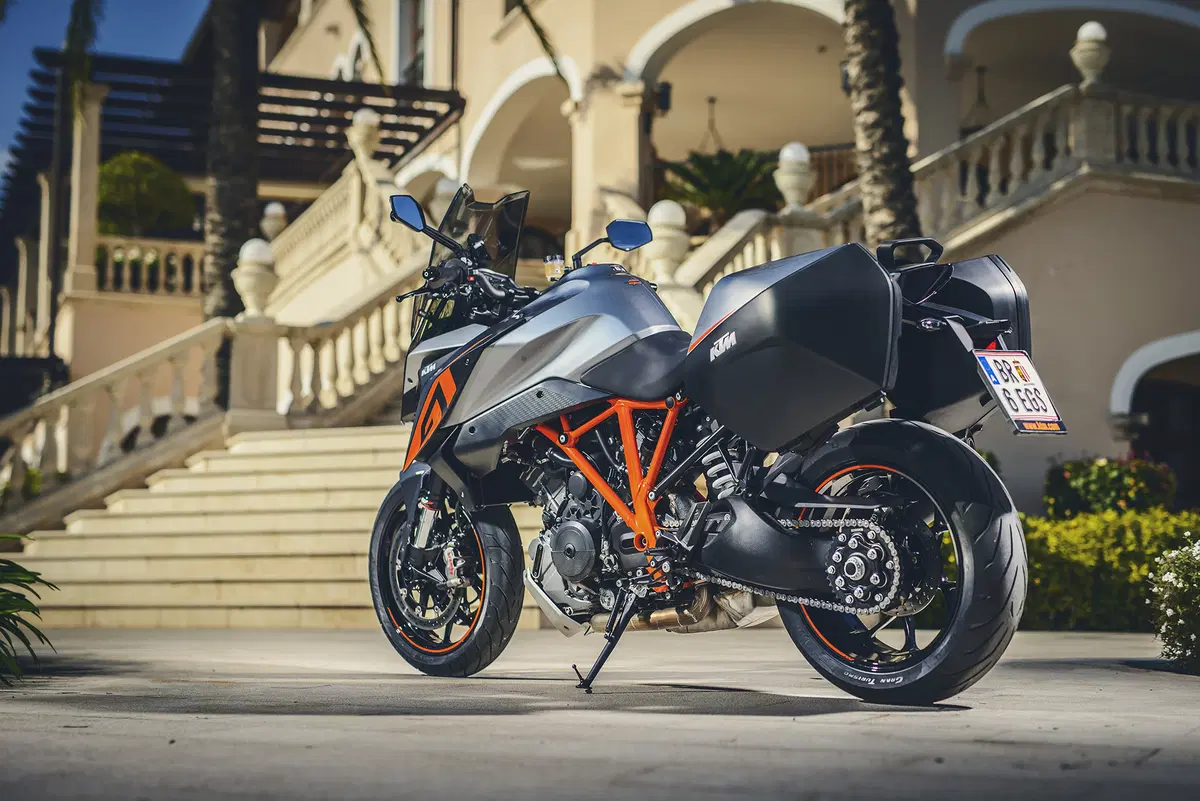 KTM SuperDuke 1290 GT (18)