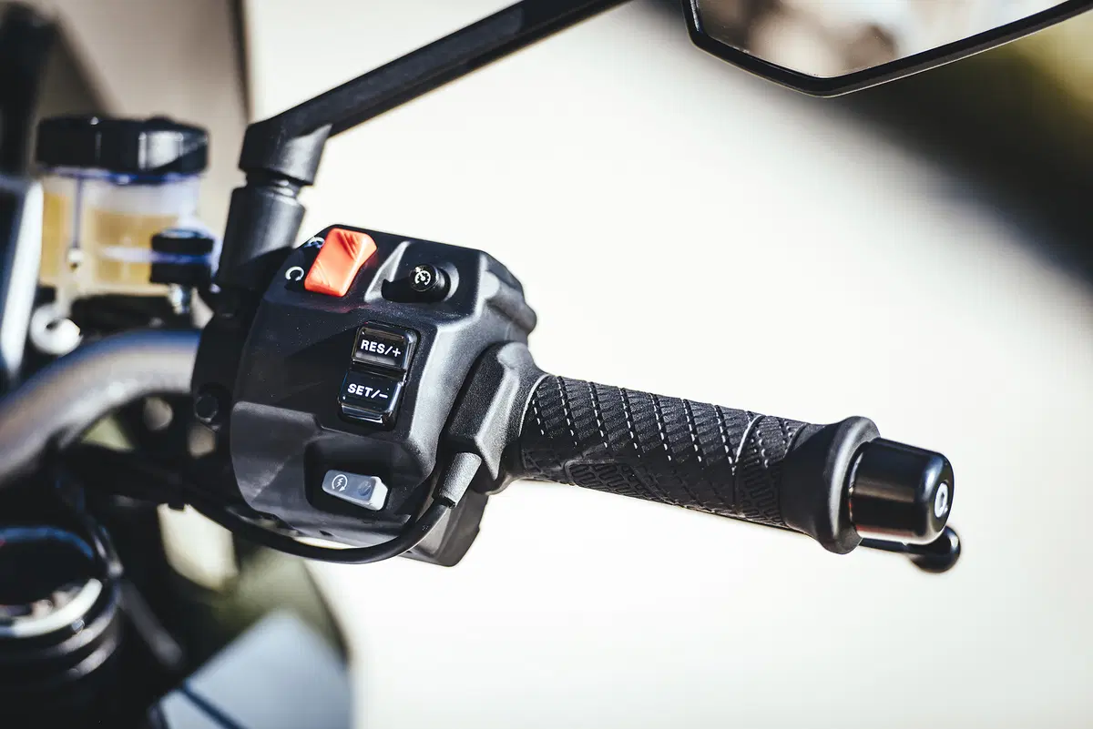 KTM SuperDuke 1290 GT (31)