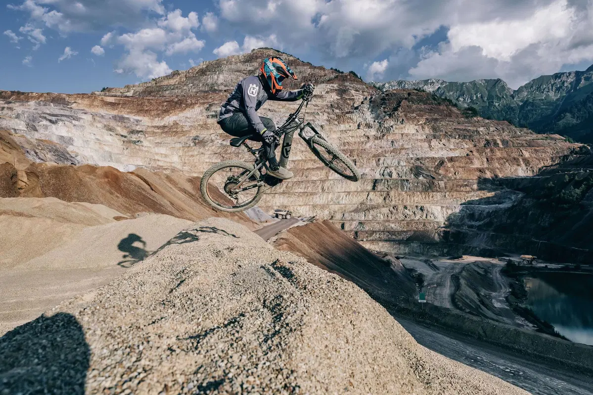 Husqvarna: le MTB elettriche all'Erzberg!