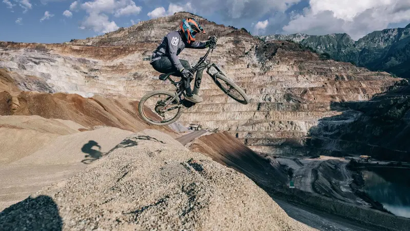 Husqvarna: le MTB elettriche all'Erzberg!