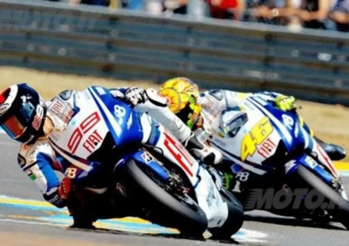 Rossi e Lorenzo: compagni contro. La sfida riparte dal Mugello