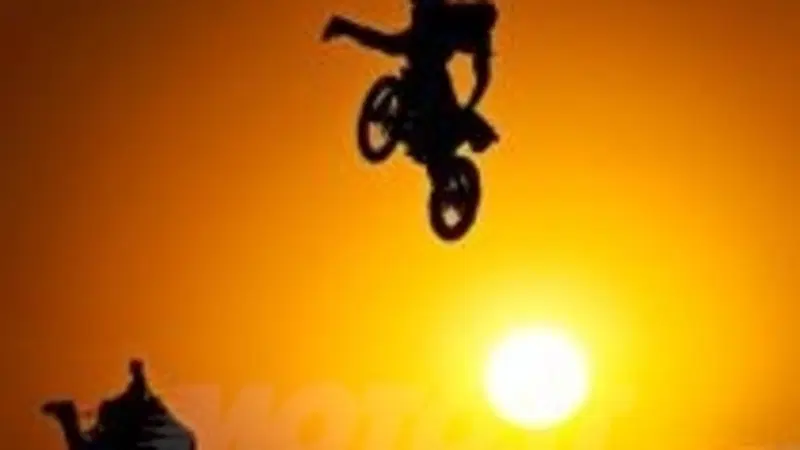 Red Bull X-Fighter all'ombra delle piramidi