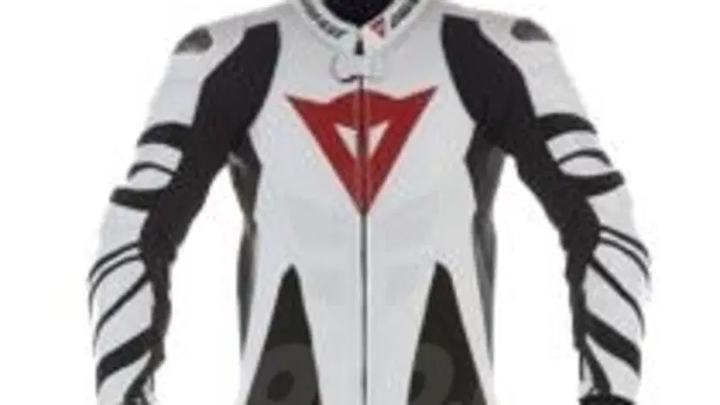 Il perfetto outfit racing secondo Dainese