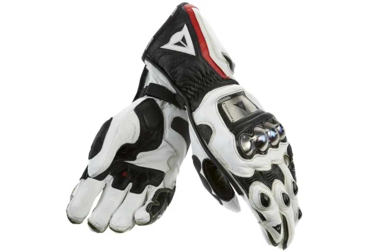 Il perfetto outfit racing secondo Dainese (2)