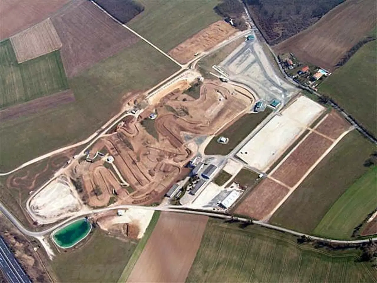 Philippaerts spiega la pista di St Jean d'Angely (4)