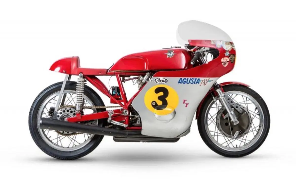 MV Agusta, all’asta la leggendaria '3 cilindri' che corse nel 1973 (11)