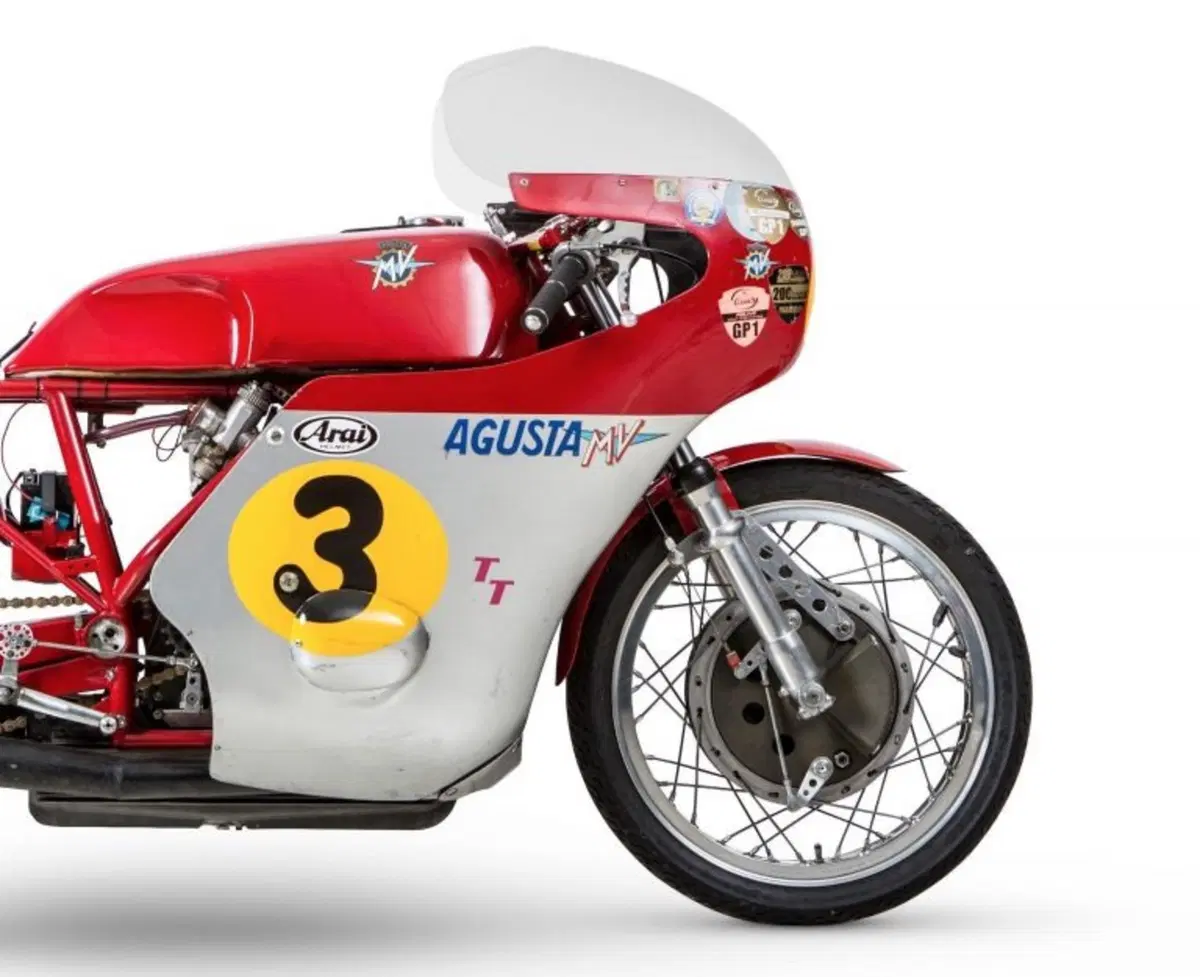 MV Agusta, all’asta la leggendaria '3 cilindri' che corse nel 1973 (13)