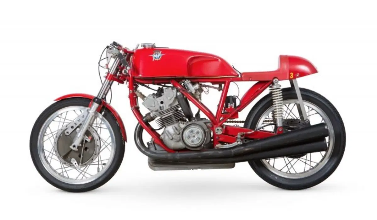 MV Agusta, all’asta la leggendaria '3 cilindri' che corse nel 1973 (17)