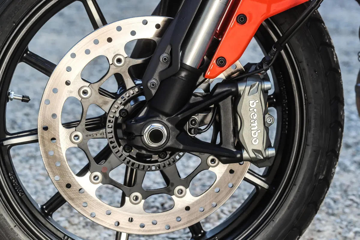 Ducati Scrambler Icon 2019. Più curata, comoda e sicura (5)