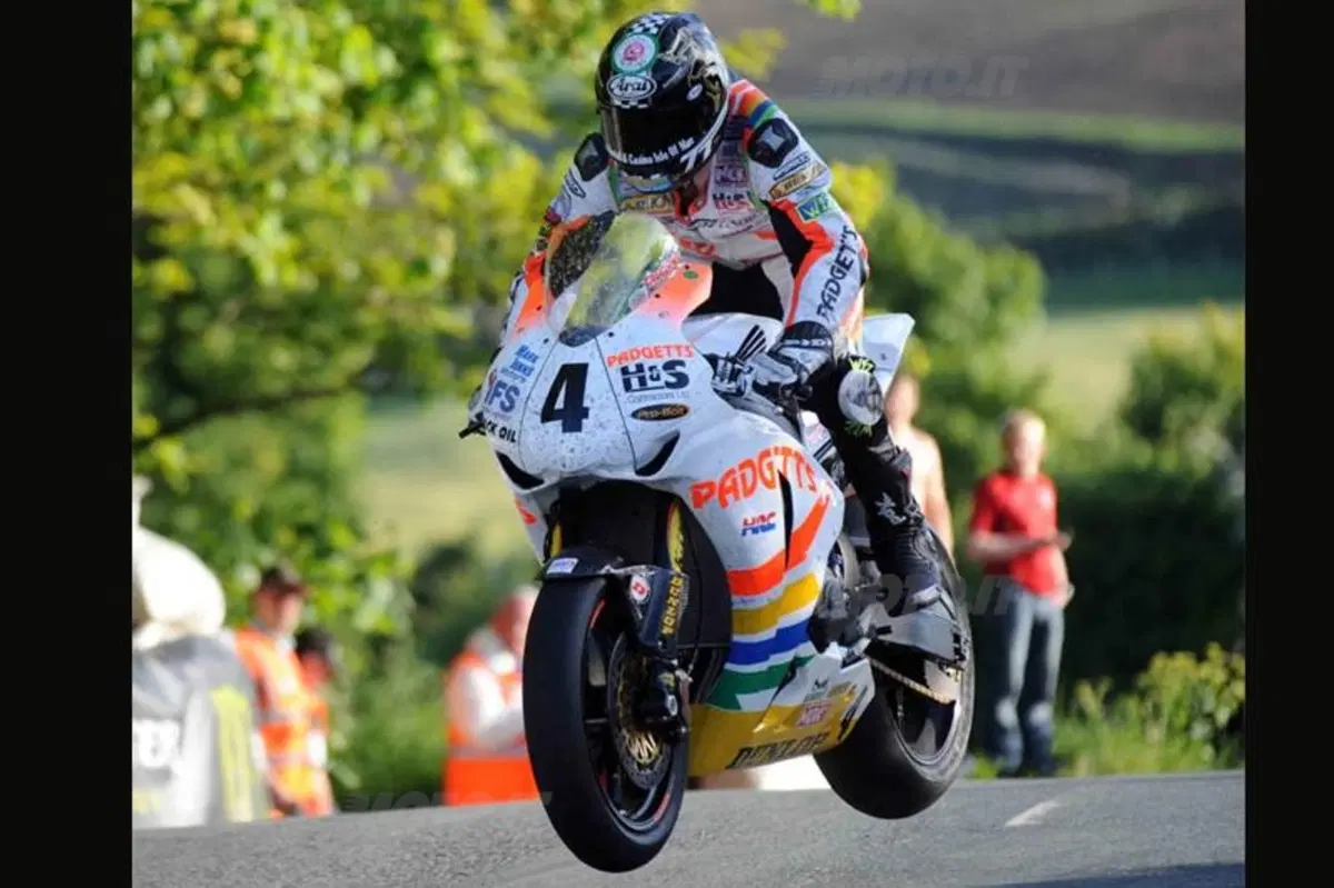 Ian Hutchinson sfiora i 210 di media (2)