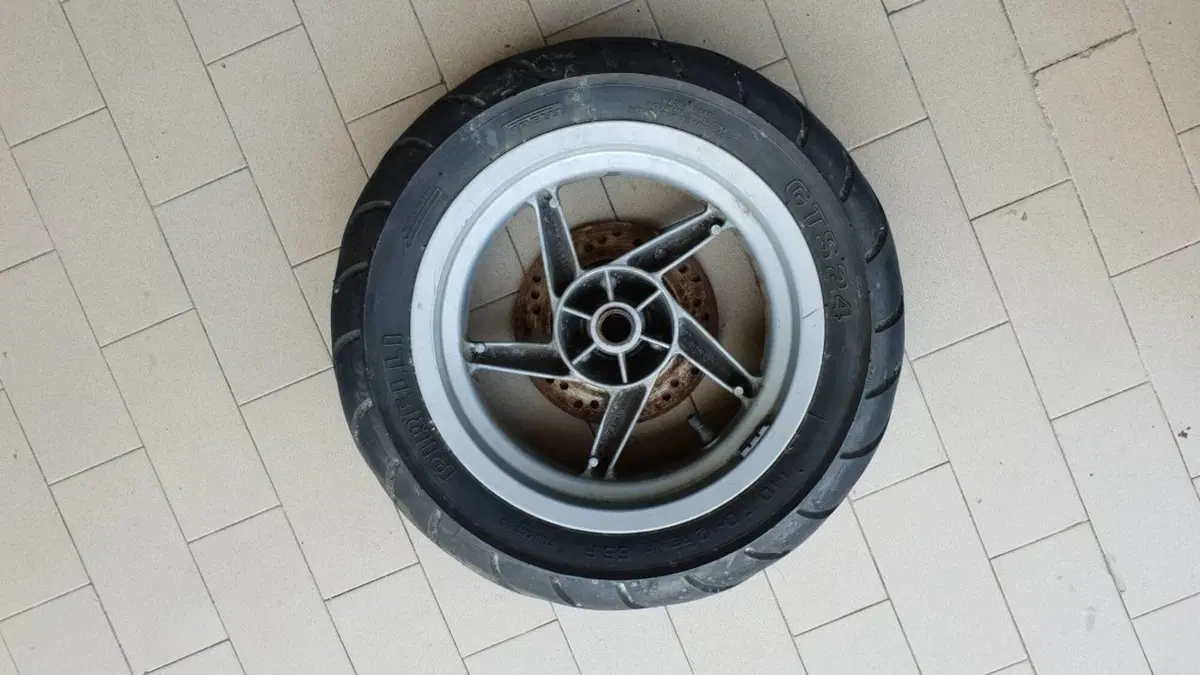 Ruota posteriore con disco Aprilia Leonardo (3)