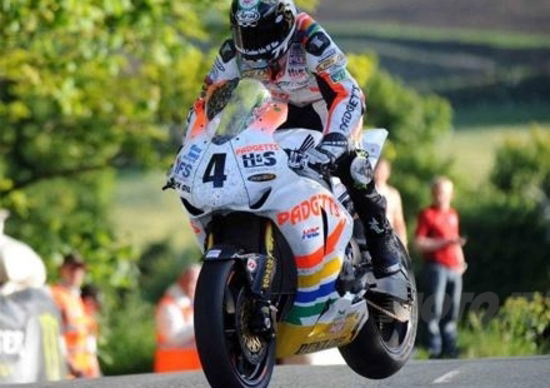 Tourist Trophy. Hutchinson conquista la Superbike TT