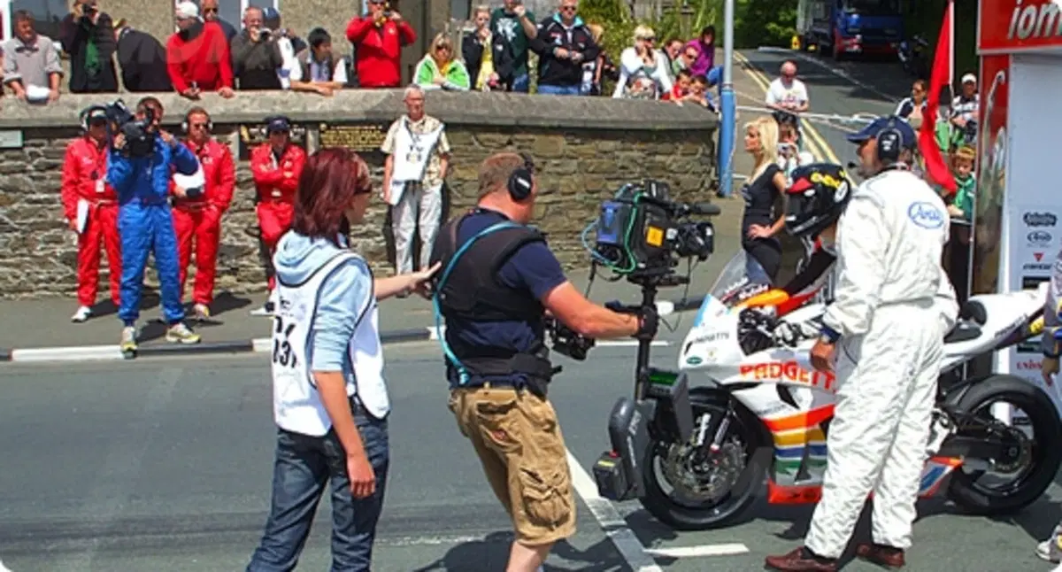 Tourist Trophy. Hutchinson conquista la Superbike TT (4)