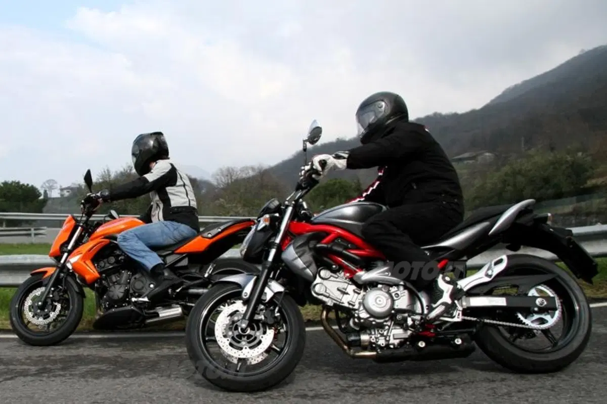Kawasaki ER-6n VS Suzuki Gladius 650  (6)