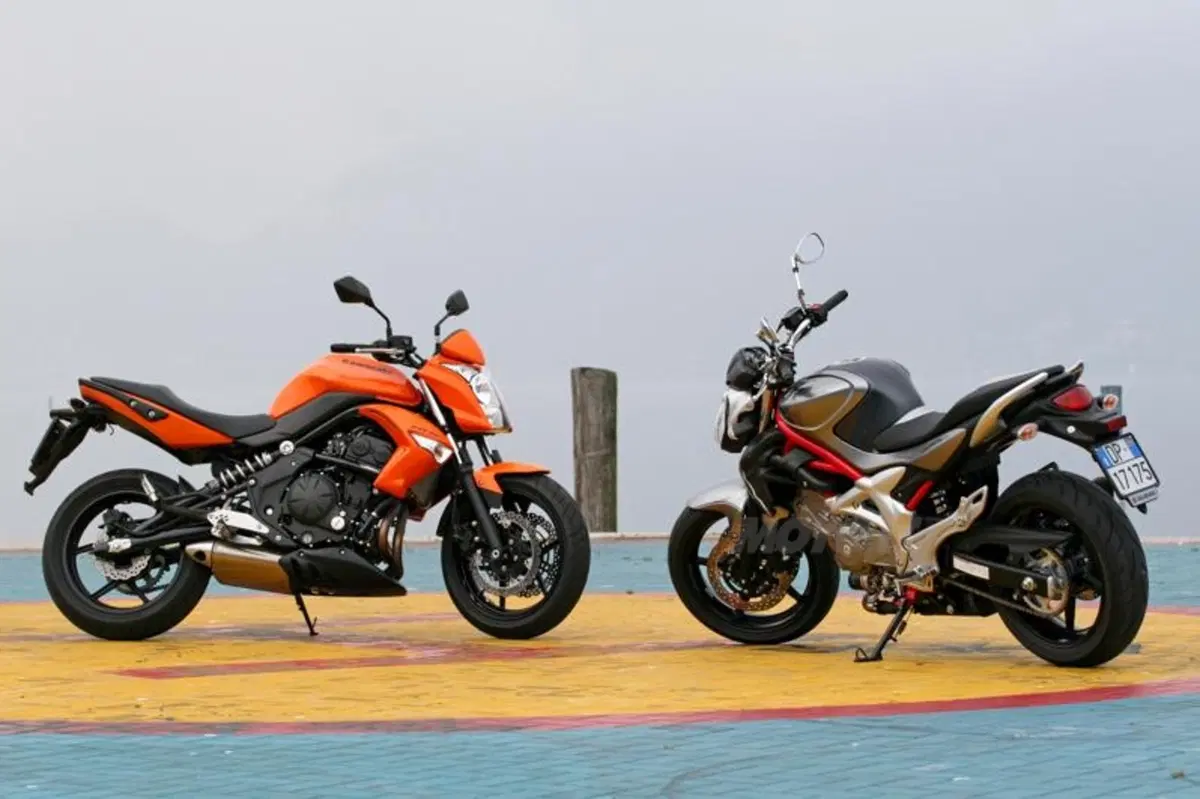Kawasaki ER-6n VS Suzuki Gladius 650  (13)