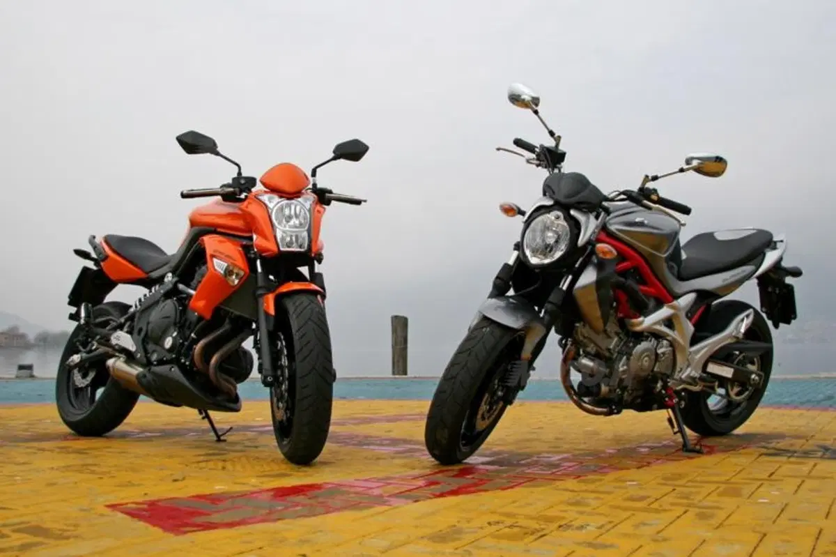 Kawasaki ER-6n VS Suzuki Gladius 650  (15)