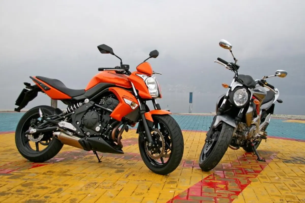 Kawasaki ER-6n VS Suzuki Gladius 650  (16)
