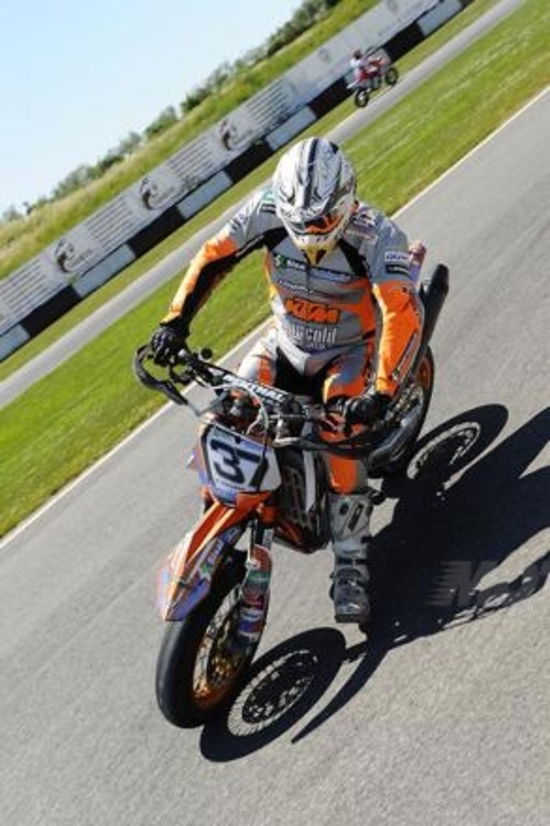 Team Miglio KTM al giro di boa nel Campionato Italiano Supermoto