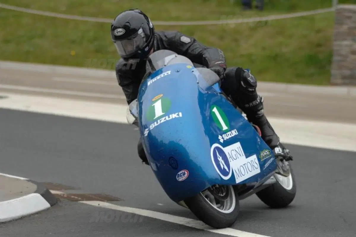 Tourist Trophy, carena vintage sulla Agni E1  (2)