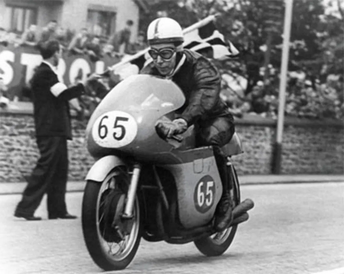 Tourist Trophy. Si recuperano oggi le gare rinviate