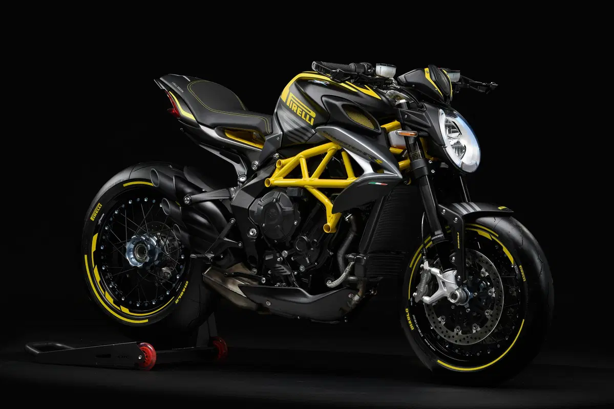 MV Agusta Brutale Dragster 800 RR Pirelli (5)