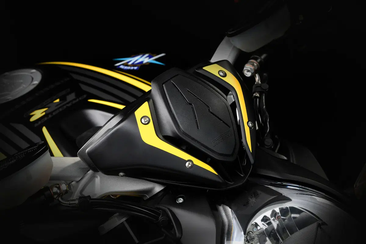 MV Agusta Brutale Dragster 800 RR Pirelli (14)