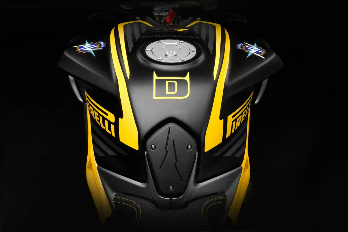 MV Agusta Brutale Dragster 800 RR Pirelli (11)