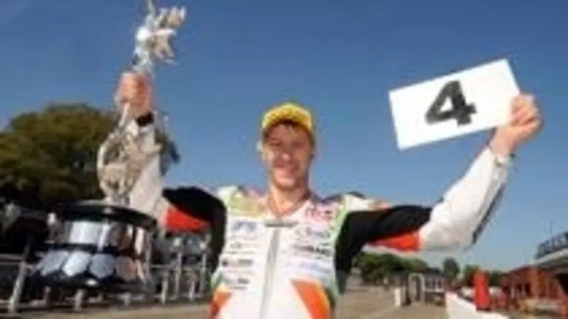 Tourist Trophy. Fantastico poker per Hutchinson!