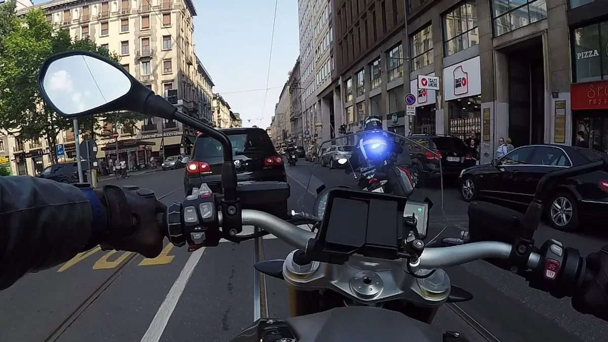 Carabinieri in azione! Con loro a sirene spiegate per le vie di Milano (6)