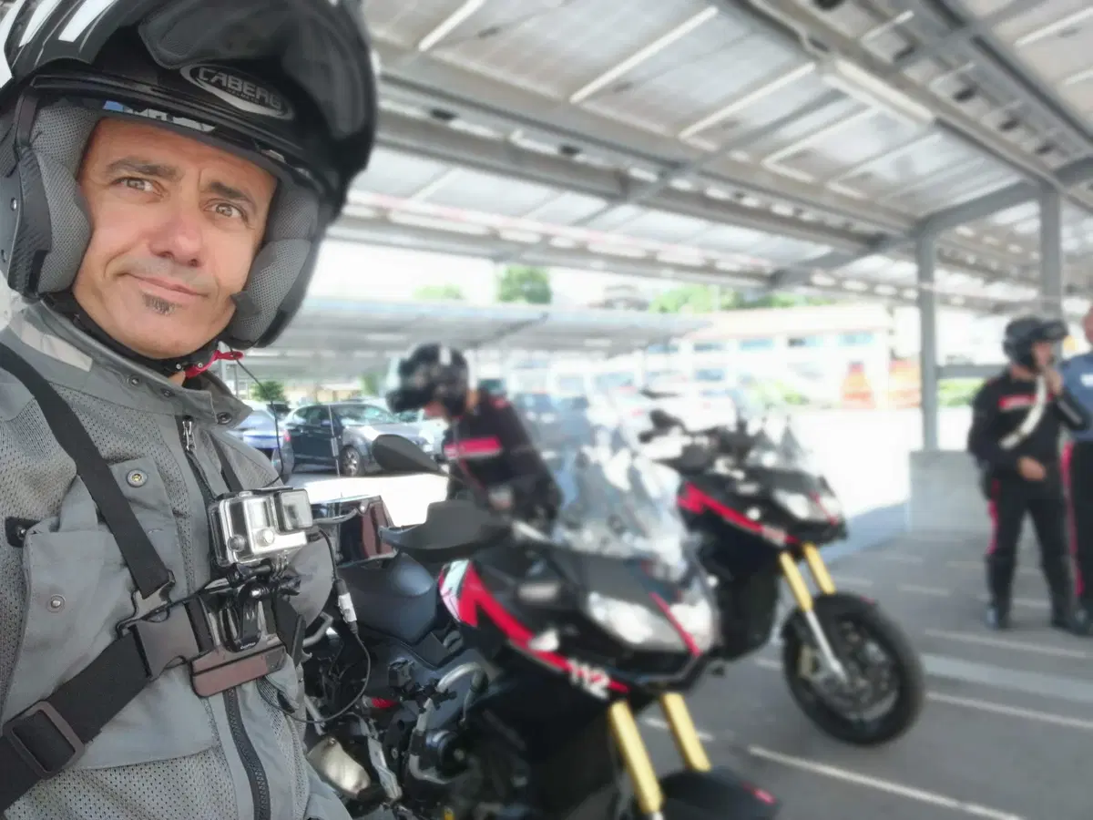 Carabinieri in azione! Con loro a sirene spiegate per le vie di Milano (8)