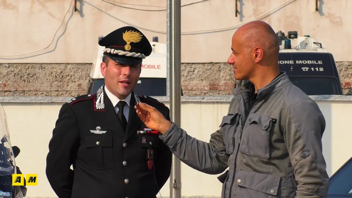 Carabinieri in azione! Con loro a sirene spiegate per le vie di Milano (2)