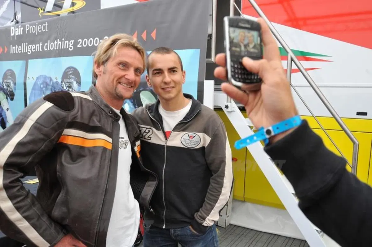 Esperienza indimenticabile per Lorenzo e Nieto al Tourist Trophy 2010 (9)