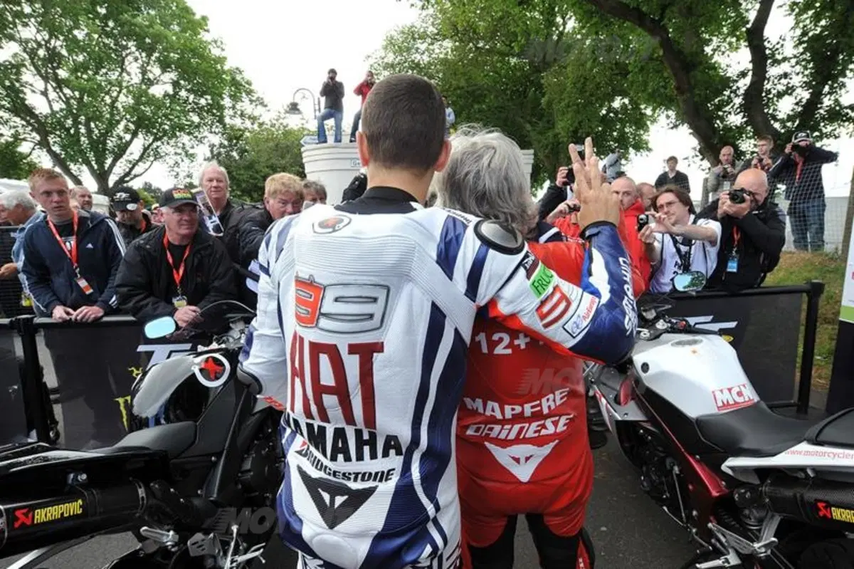 Esperienza indimenticabile per Lorenzo e Nieto al Tourist Trophy 2010 (10)