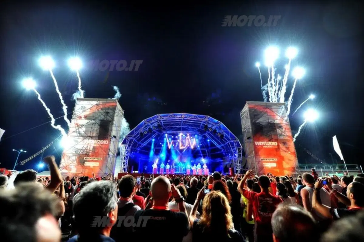 WDW2010. Marea rossa a Misano (44)