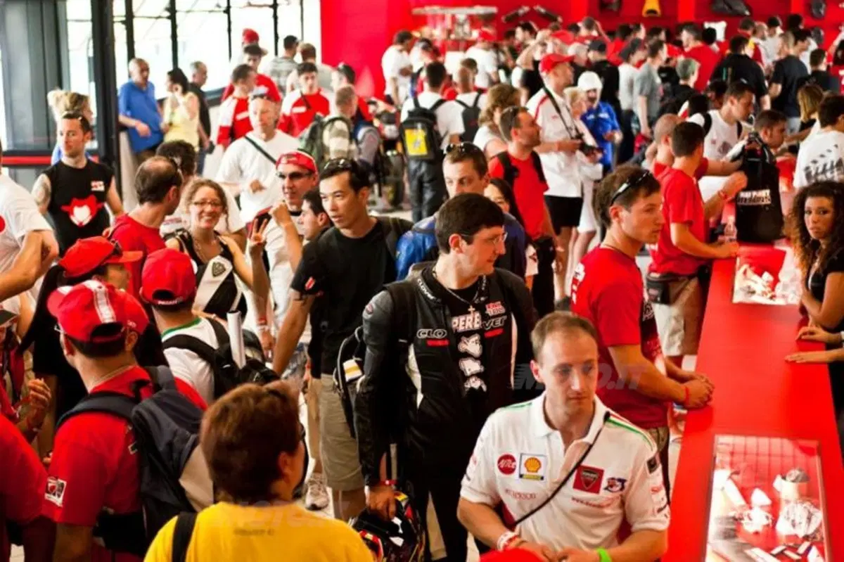 WDW2010. Marea rossa a Misano (52)