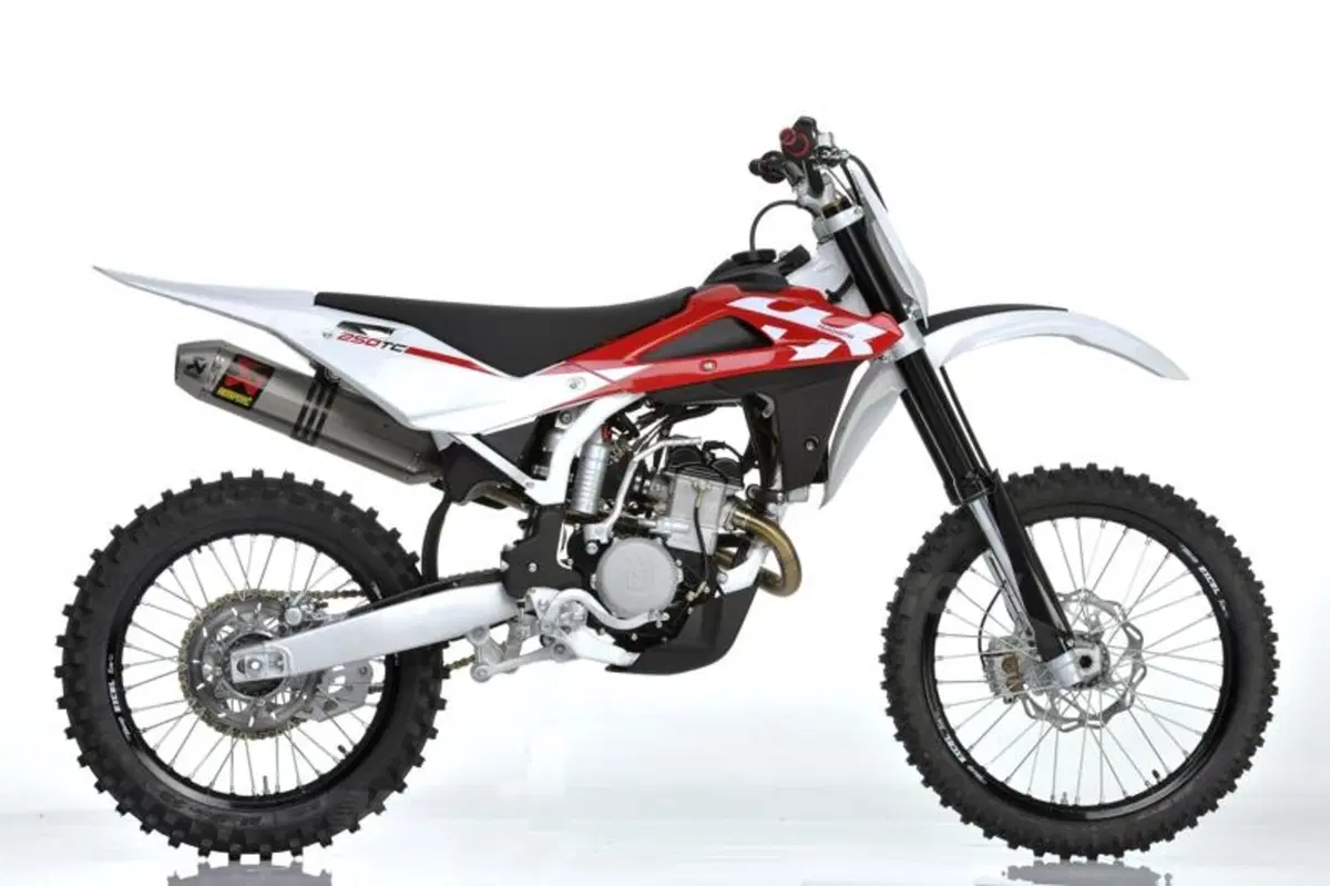 Le nuove Husqvarna TC 250, TE 250 e 310 2011 (12)
