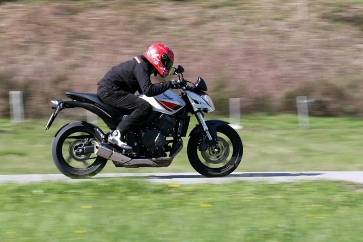 Honda Hornet 600  (10)