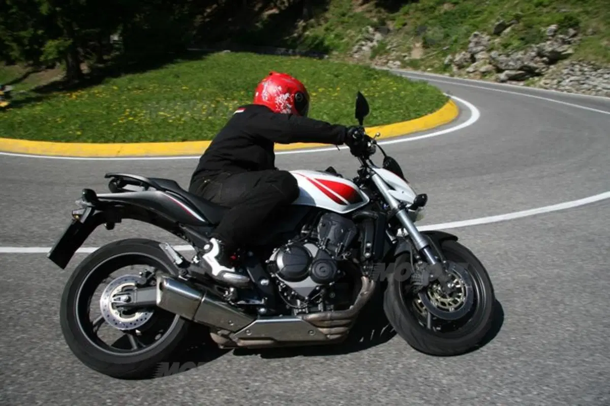 Honda Hornet 600  (11)