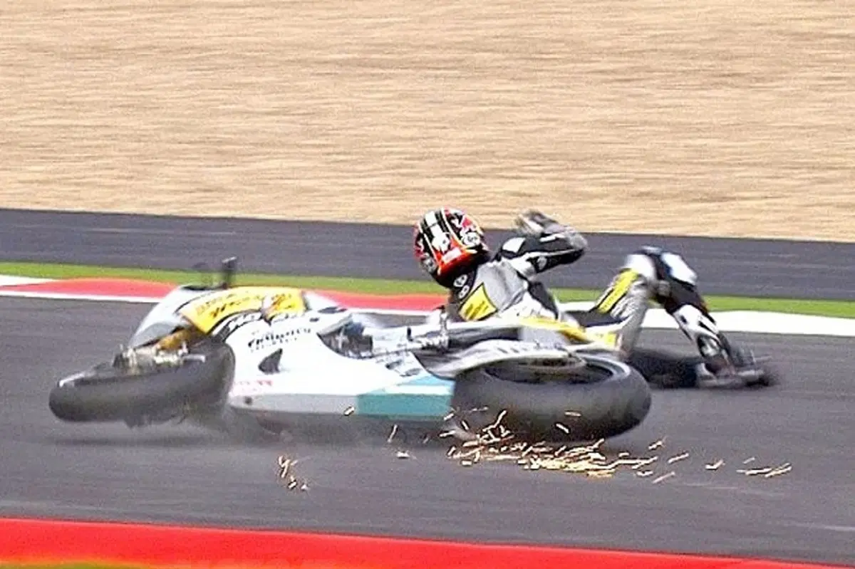 Frattura della vertebra per Aoyama nel GP di Silverstone (4)