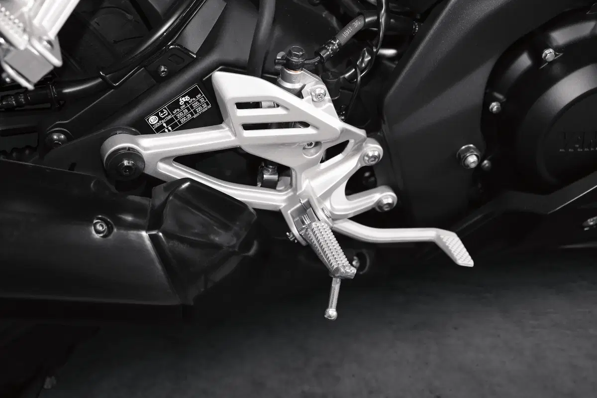 Yamaha YZF-R 125 2019: foto e dati (9)